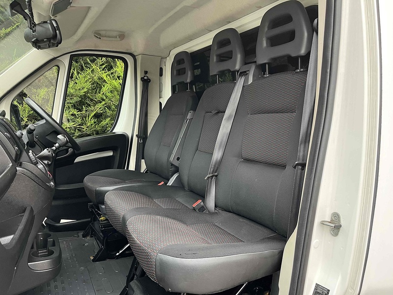 Peugeot BlueHDi 335 2.2 LWB Traffic Management Low & Go Tail Ramp