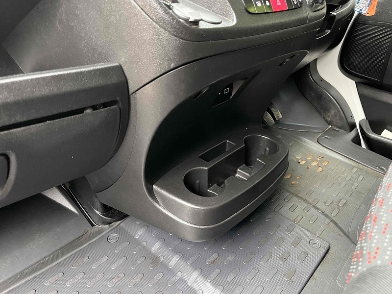 Peugeot BlueHDi 335 2.2 LWB Traffic Management Low & Go Tail Ramp