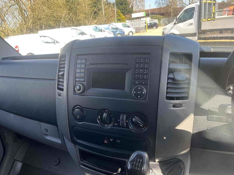 Mercedes-Benz 313 2.1 CDI LWB LUTON VAN TAIL LIFT 2.1 2dr Luton Van Manual Diesel