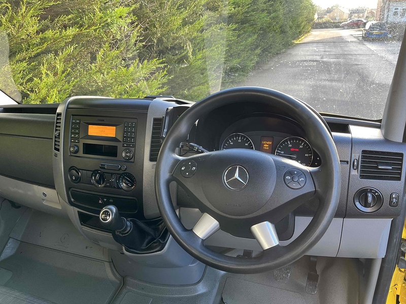 Mercedes-Benz 2.1 CDI 313 LWB LUTON VAN TAIL LIFT - YELLOW