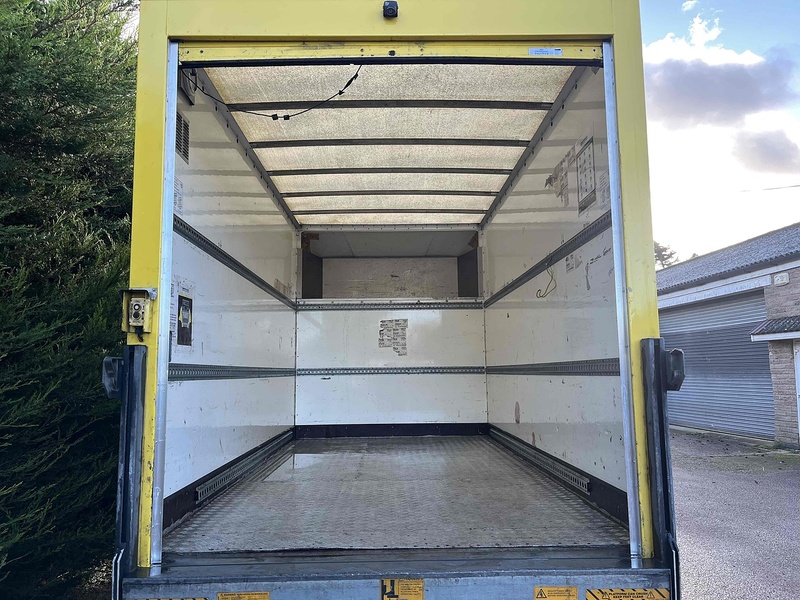 Mercedes-Benz 2.1 CDI 313 LWB LUTON VAN TAIL LIFT - YELLOW