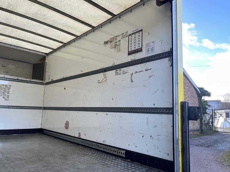 Mercedes-Benz 2.1 CDI 313 LWB LUTON VAN TAIL LIFT - YELLOW