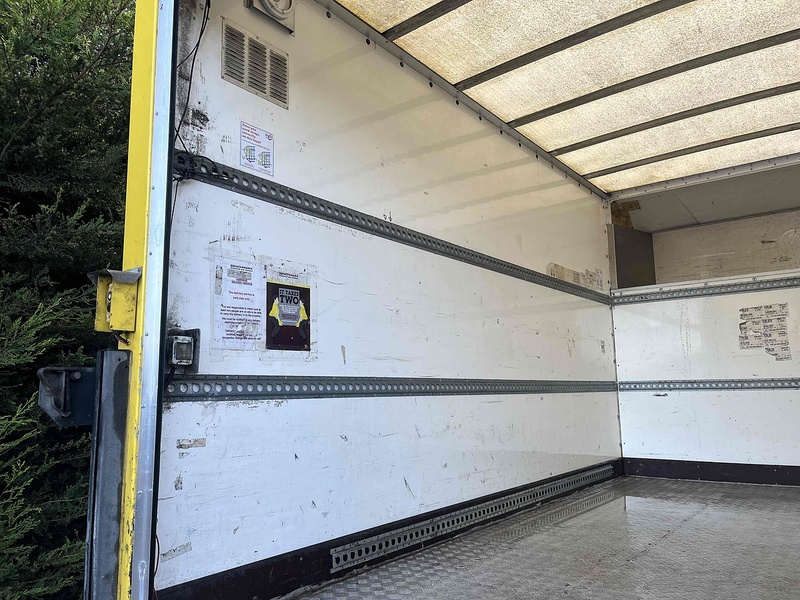 Mercedes-Benz 2.1 CDI 313 LWB LUTON VAN TAIL LIFT - YELLOW