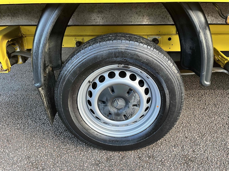 Mercedes-Benz 2.1 CDI 313 LWB LUTON VAN TAIL LIFT - YELLOW