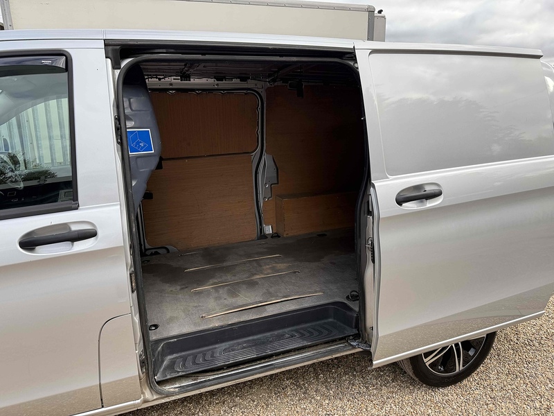 Mercedes-Benz 1.7 114 CDI Progressive L2 LWB PANEL VAN - SILVER