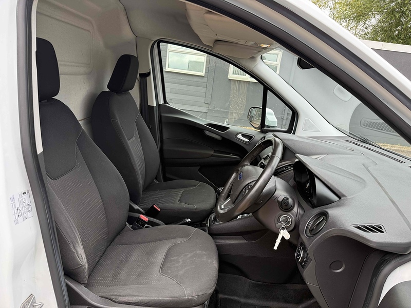 Ford 1.0 EcoBoost Limited SWB PANEL VAN - WHITE