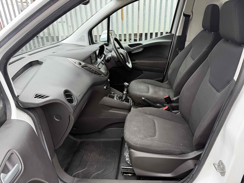 Ford 1.0 EcoBoost Limited SWB PANEL VAN - WHITE