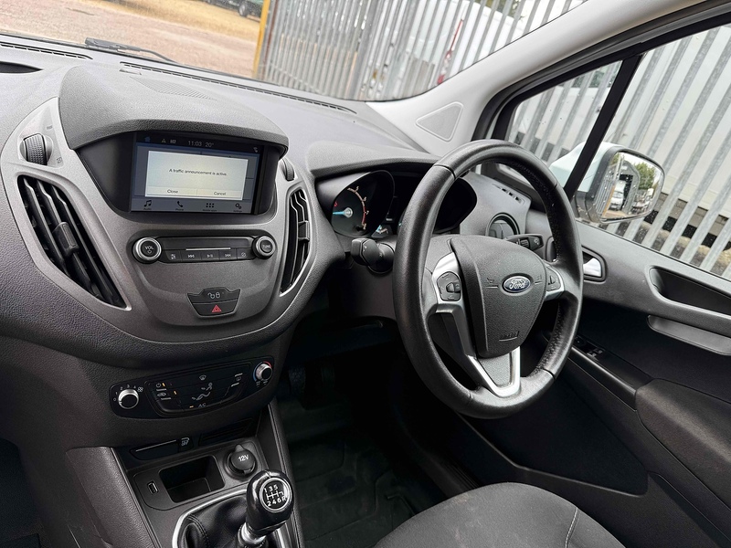 Ford 1.0 EcoBoost Limited SWB PANEL VAN - WHITE