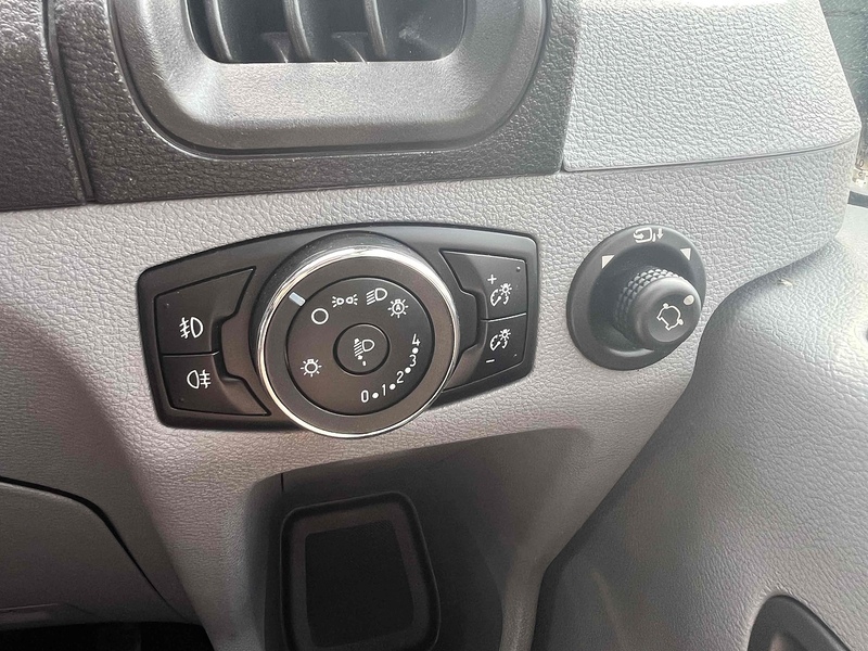 Ford 2.2 TDCi 460 Trend L4 XLWB  - 17 SEATS 2.2 4dr Minibus Manual Diesel