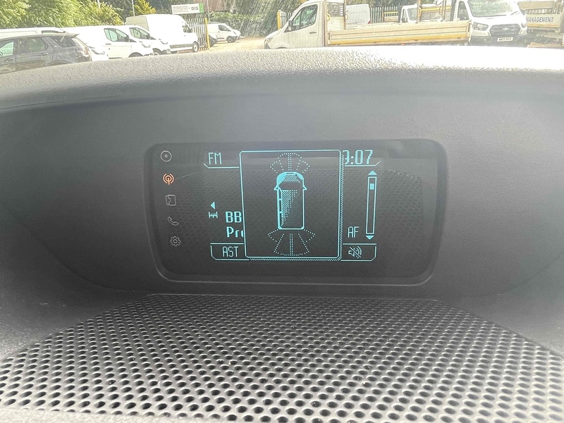 Ford 2.2 TDCi 460 Trend L4 XLWB  - 17 SEATS 2.2 4dr Minibus Manual Diesel