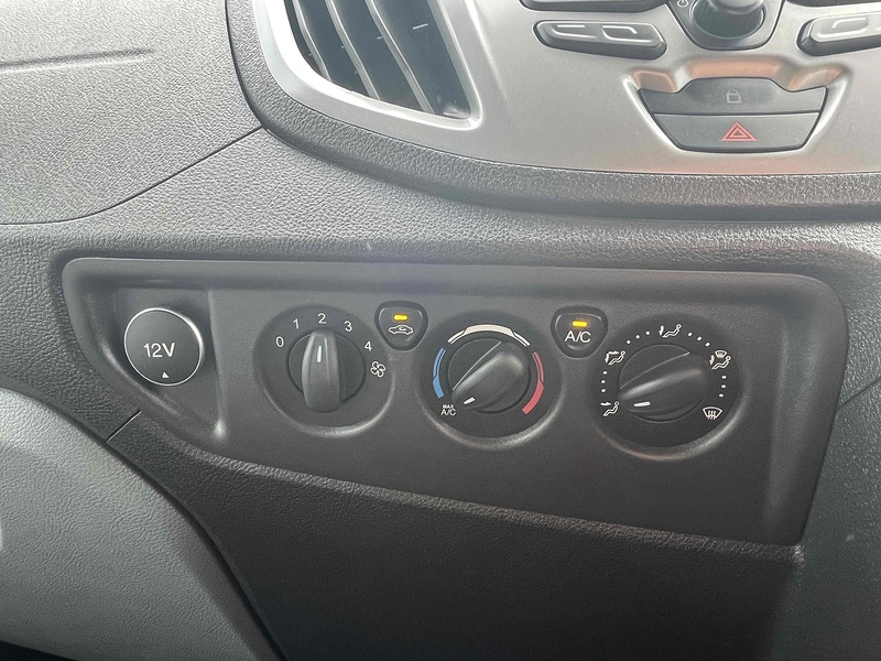 Ford 2.2 TDCi 460 Trend L4 XLWB  - 17 SEATS 2.2 4dr Minibus Manual Diesel