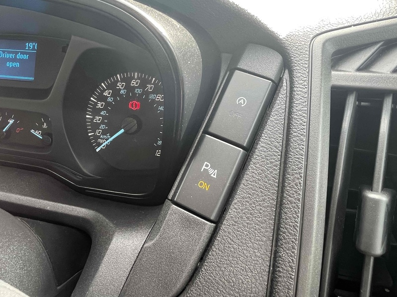 Ford 2.2 TDCi 460 Trend L4 XLWB  - 17 SEATS 2.2 4dr Minibus Manual Diesel