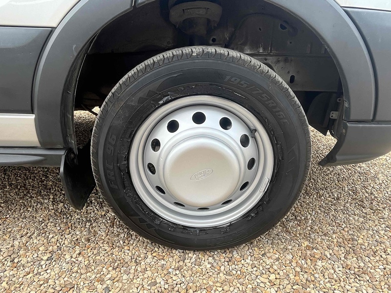 Ford 2.2 TDCi 460 Trend L4 XLWB  - 17 SEATS 2.2 4dr Minibus Manual Diesel