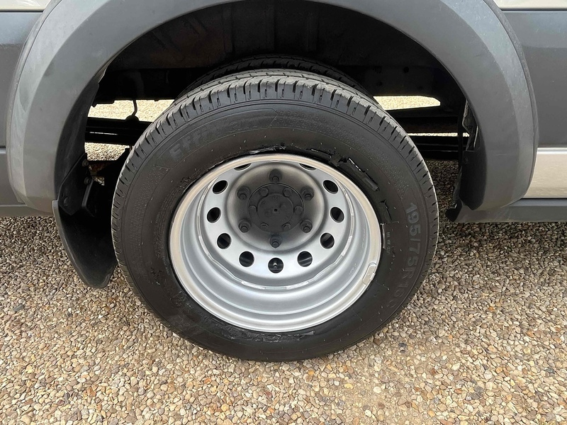 Ford 2.2 TDCi 460 Trend L4 XLWB  - 17 SEATS 2.2 4dr Minibus Manual Diesel