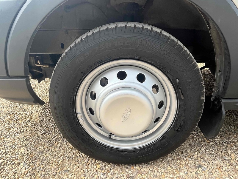 Ford 2.2 TDCi 460 Trend L4 XLWB  - 17 SEATS 2.2 4dr Minibus Manual Diesel