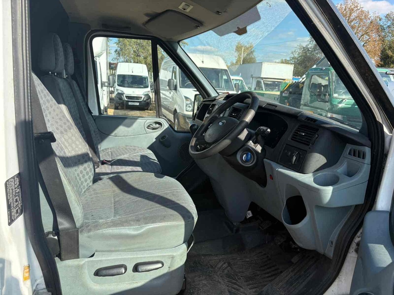 Ford TDCi 330 2.2 L2 MWB PANEL VAN - WHITE