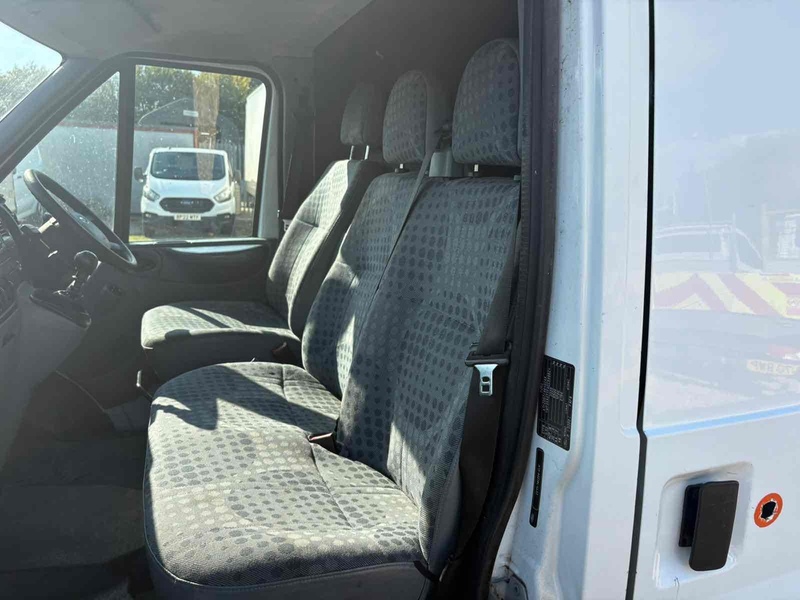 Ford TDCi 330 2.2 L2 MWB PANEL VAN - WHITE
