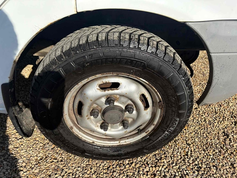 Ford TDCi 330 2.2 L2 MWB PANEL VAN - WHITE