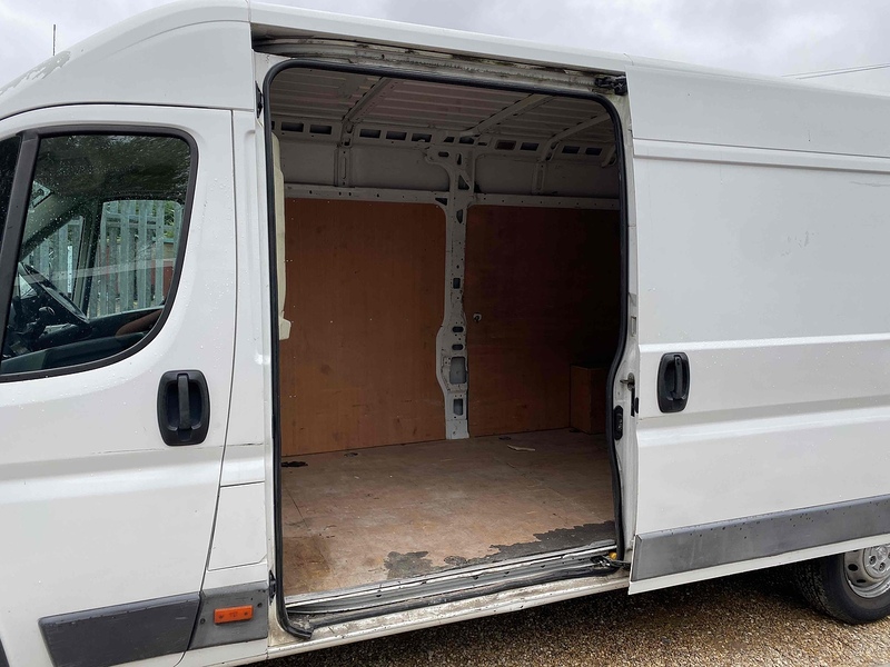 Peugeot 2.2 HDi 435 Professional L4 H2 LWB PANEL VAN - WHITE 2.2 5dr Panel Van Manual Diesel