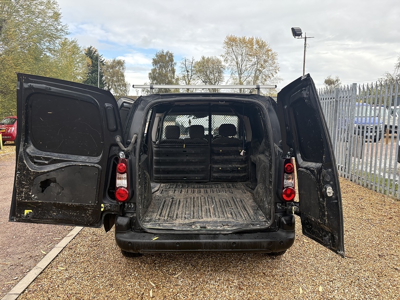 Peugeot BlueHDi 651 Professional 1.6 L1 H1 SWB PANEL VAN - BLACK