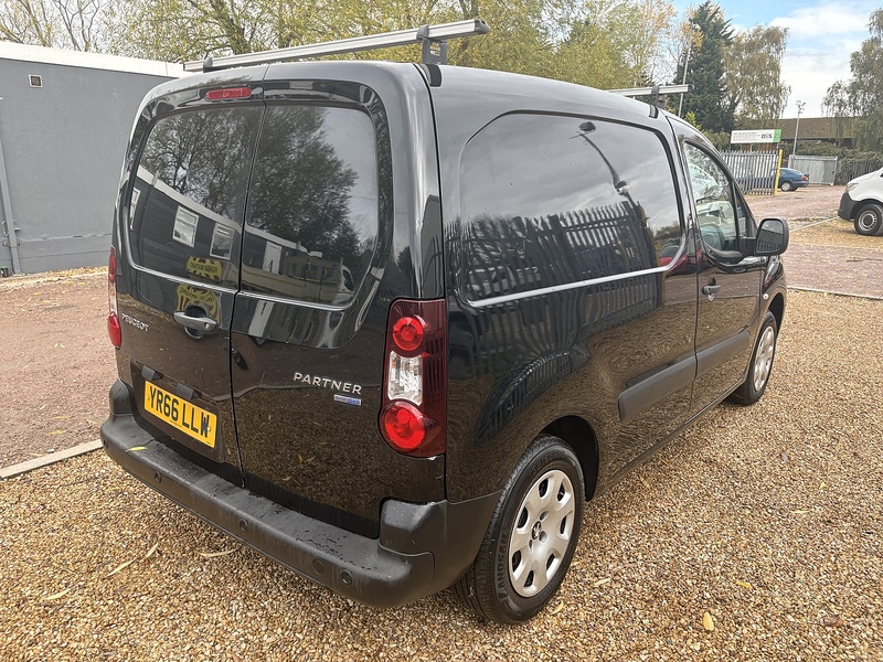 Peugeot BlueHDi 651 Professional 1.6 L1 H1 SWB PANEL VAN - BLACK