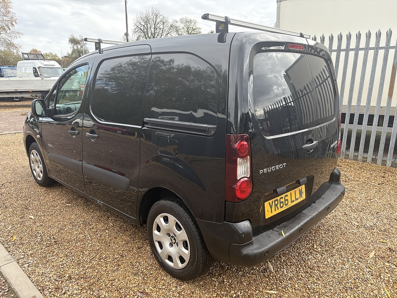 Peugeot BlueHDi 651 Professional 1.6 L1 H1 SWB PANEL VAN - BLACK