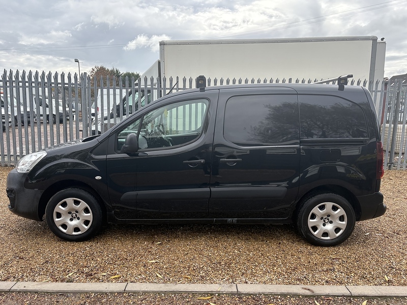 Peugeot BlueHDi 651 Professional 1.6 L1 H1 SWB PANEL VAN - BLACK