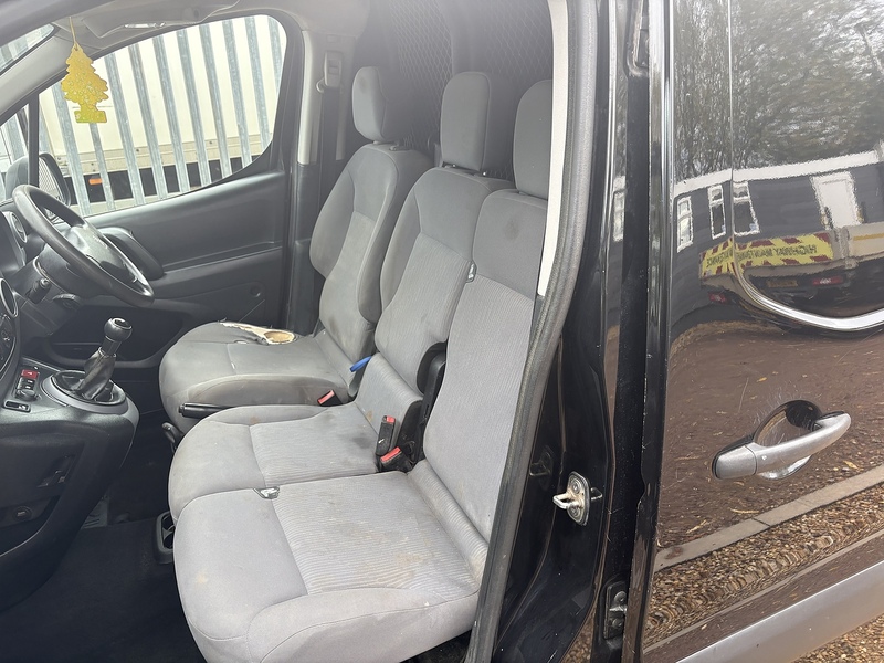 Peugeot BlueHDi 651 Professional 1.6 L1 H1 SWB PANEL VAN - BLACK