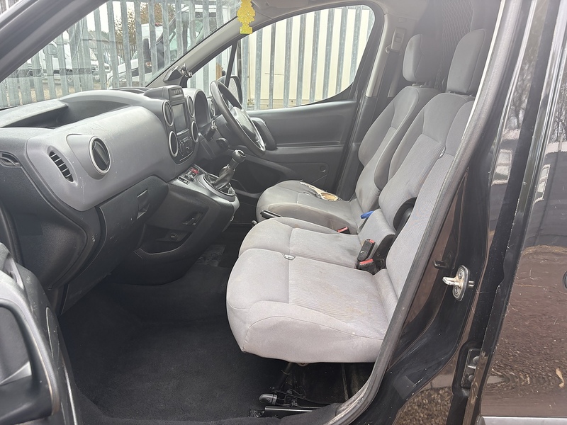 Peugeot BlueHDi 651 Professional 1.6 L1 H1 SWB PANEL VAN - BLACK