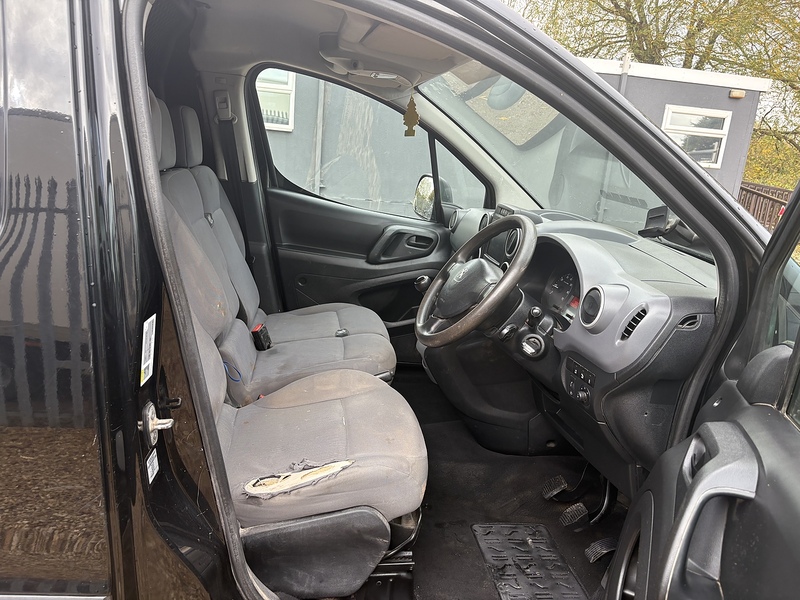 Peugeot BlueHDi 651 Professional 1.6 L1 H1 SWB PANEL VAN - BLACK