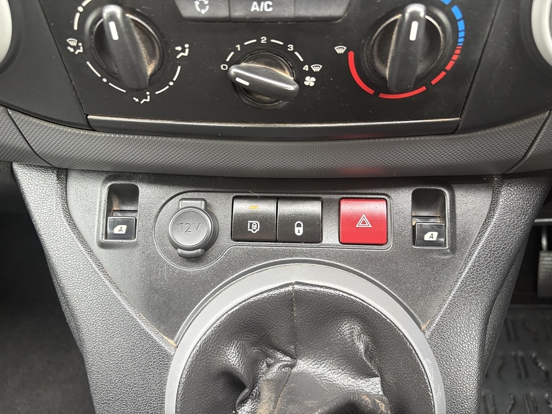 Peugeot BlueHDi 651 Professional 1.6 L1 H1 SWB PANEL VAN - BLACK