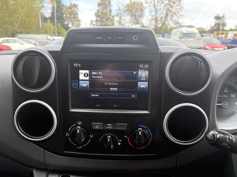 Peugeot BlueHDi 651 Professional 1.6 L1 H1 SWB PANEL VAN - BLACK