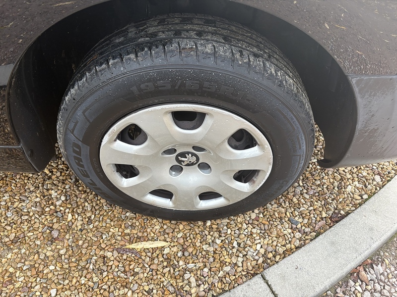 Peugeot BlueHDi 651 Professional 1.6 L1 H1 SWB PANEL VAN - BLACK