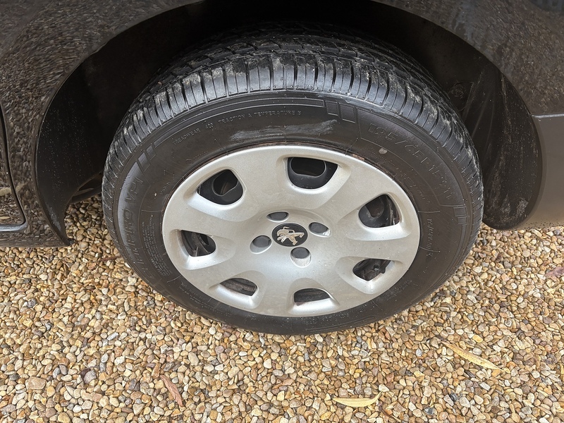 Peugeot BlueHDi 651 Professional 1.6 L1 H1 SWB PANEL VAN - BLACK