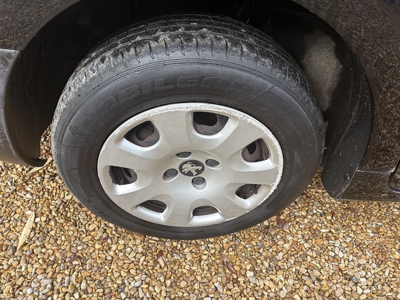 Peugeot BlueHDi 651 Professional 1.6 L1 H1 SWB PANEL VAN - BLACK