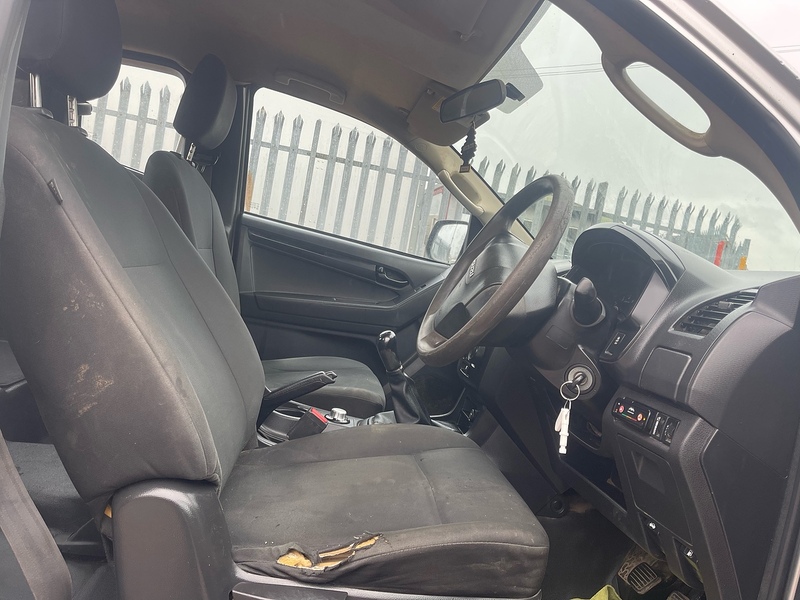 Isuzu TD 2.5 4X4 PICKUP TRUCK - SILVER