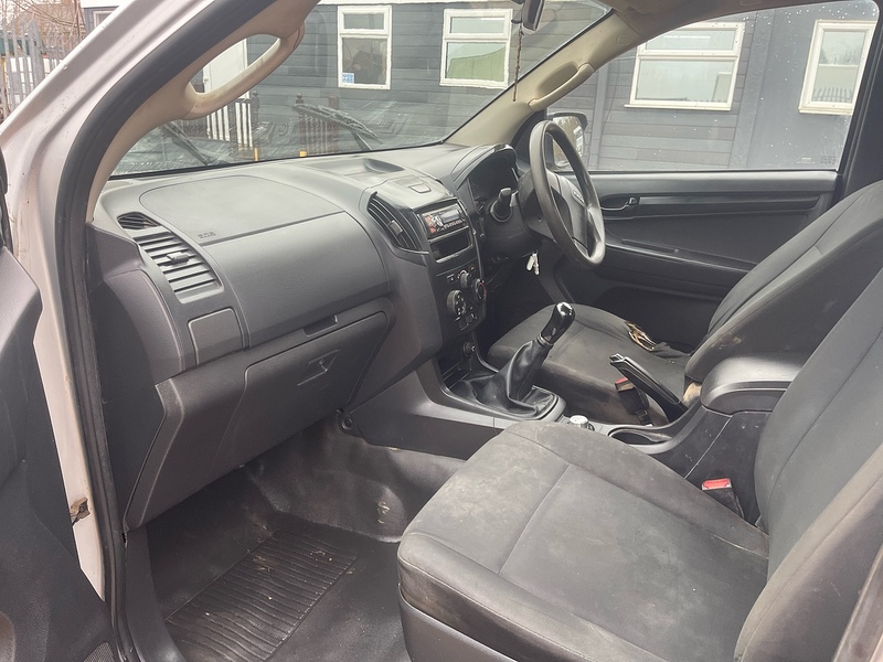 Isuzu TD 2.5 4X4 PICKUP TRUCK - SILVER