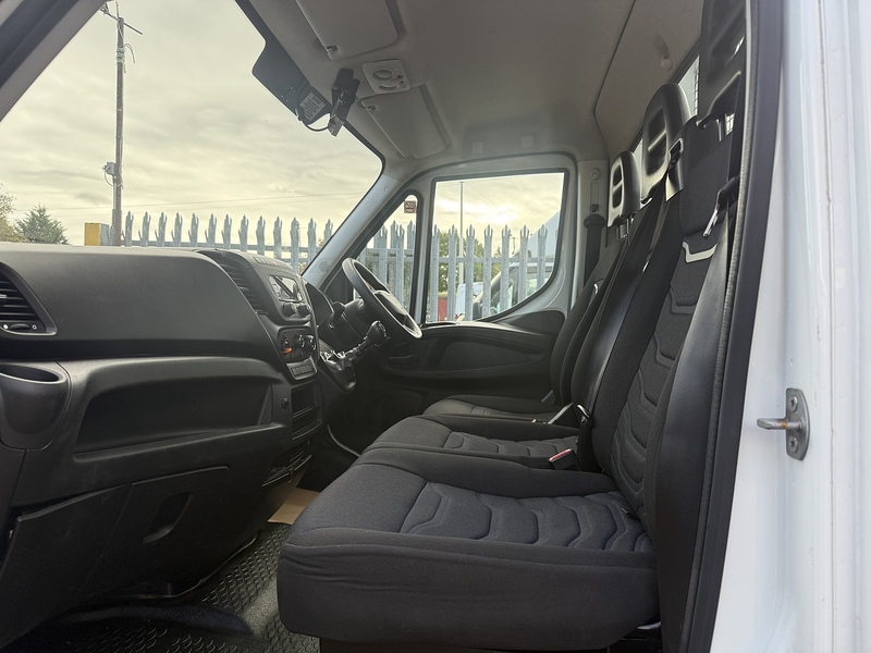 Iveco D HPI 14V 35S 3450 2.3 14FT DROPSIDE TAIL LIFT - WHITE