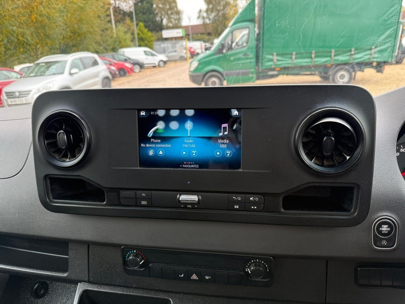 Mercedes-Benz 315 2.0 CDI Progressive L3 LWB DROPSIDE TAIL LIFT - WHITE