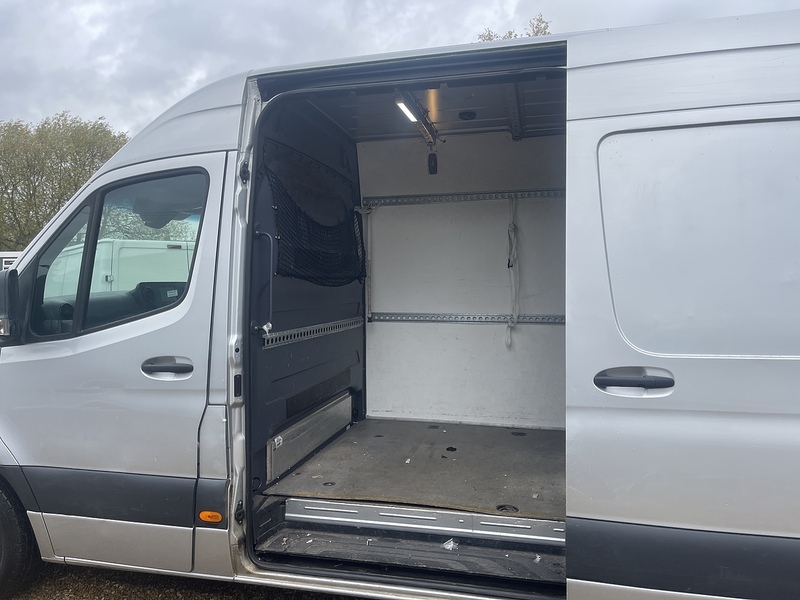 Mercedes-Benz 315 2.0 CDI Progressive L3 PANEL VAN - SILVER