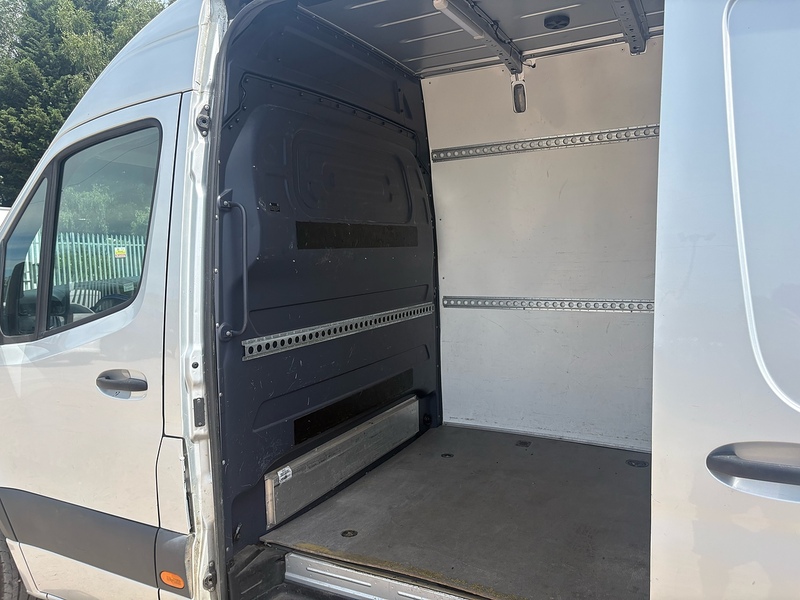 Mercedes-Benz 315 2.0 CDI Progressive L3 PANEL VAN - SILVER