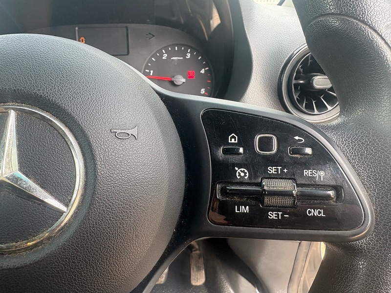 Mercedes-Benz 315 2.0 CDI Progressive L3 PANEL VAN - SILVER