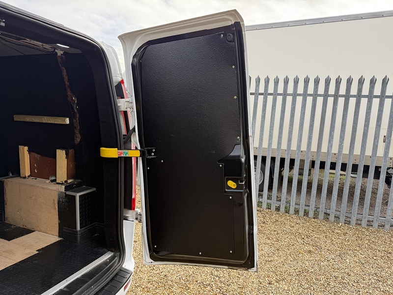 Ford 300 2.0 Ecoblue Limited L1 H1 SWB PANEL VAN - WHITE