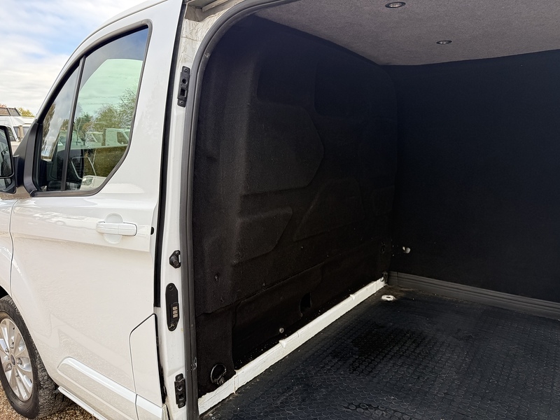 Ford 300 2.0 Ecoblue Limited L1 H1 SWB PANEL VAN - WHITE