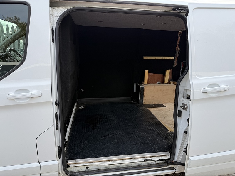 Ford 300 2.0 Ecoblue Limited L1 H1 SWB PANEL VAN - WHITE