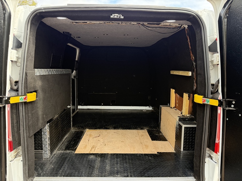 Ford 300 2.0 Ecoblue Limited L1 H1 SWB PANEL VAN - WHITE