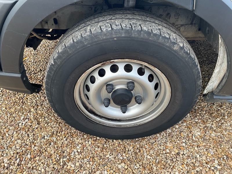 Ford 350 2.0 EcoBlue Leader L4 XLWB DROPSIDE - WHITE