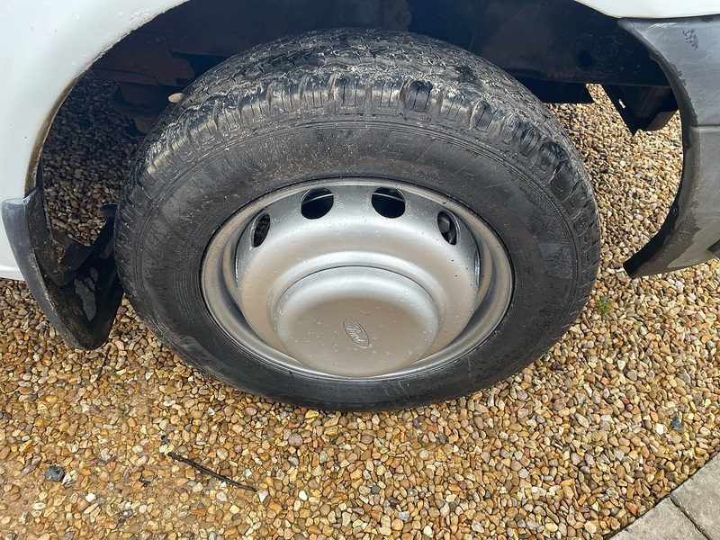 Ford TDCi 430 2.2 L4 XLWB MINIBUS - 17 SEATS