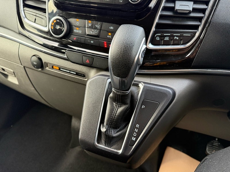 Ford 320 2.0 EcoBlue Titanium 9 SEAT MPV LWB MINIBUS