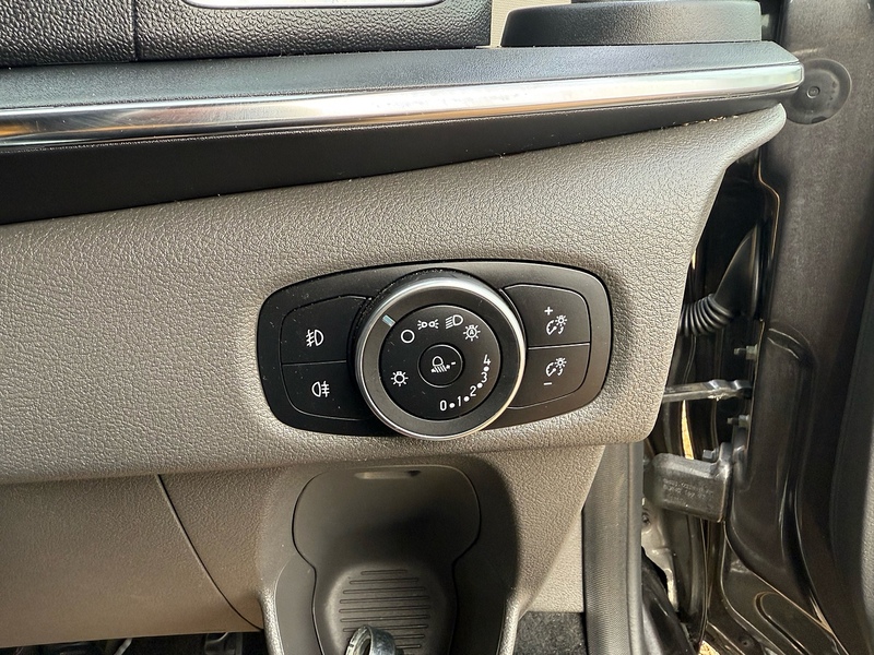 Ford 320 2.0 EcoBlue Titanium 9 SEAT MPV LWB MINIBUS